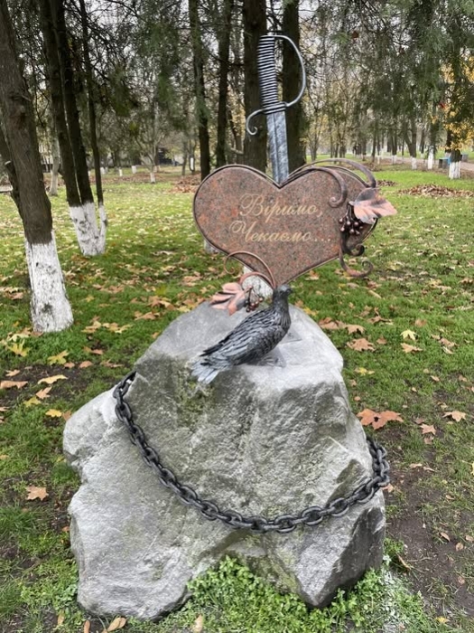 В Николаевской области установили памятник Веры в честь пленных и без вести пропавших