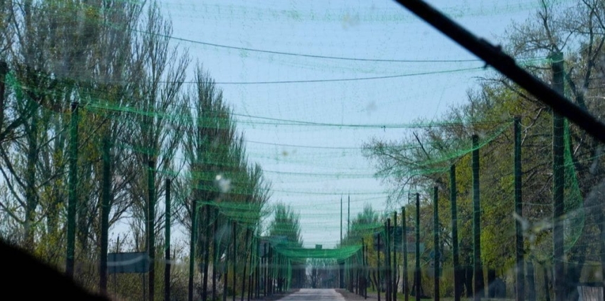 Дорогу Миколаїв-Херсон частково закрили антидроновою сіткою: Кім розповів про боротьбу з FPV-дронами