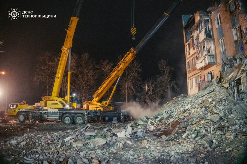 У Тернополі зростає кількість жертв ракетного удару: під завалами знайдено ще одне тіло