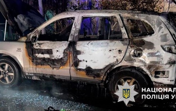 У Києві ревнивець підпалив авто коханого своєї колишньої: злочинця затримали