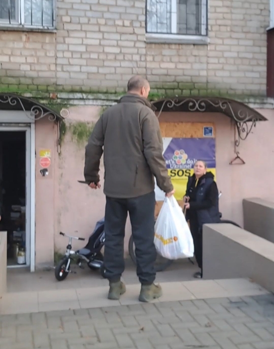 Военнослужащий с ножом совершил дебош в волонтерском центре в Николаеве (видео)