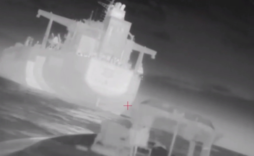 Два нефтетанкера «теневого флота» РФ поражены морскими дронами Украины (видео)