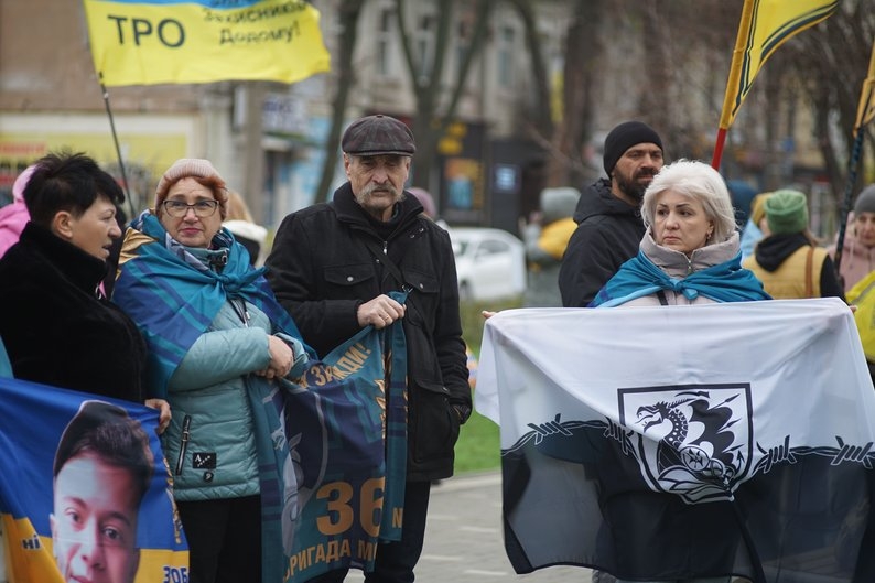 В Николаеве более 150 человек вышли на акцию в поддержку пленных и пропавших без вести (фото)