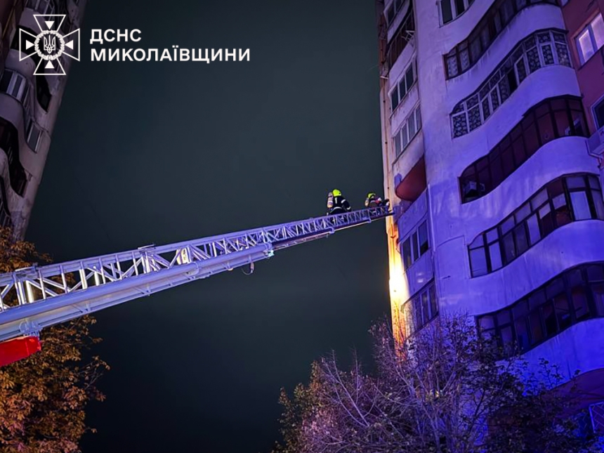 Ночью аккумулятор загорелся в николаевской девятиэтажке 
