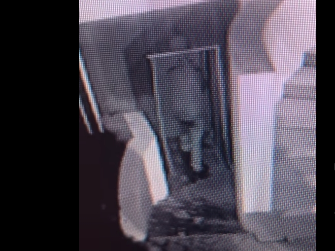 Вибивав двері ногами: уночі чоловік намагався вдертися до офісу відомого миколаївського адвоката (відео)