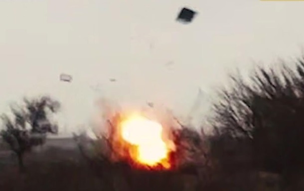 ГУР підірвало авто з окупантами у Херсонській області (відео)