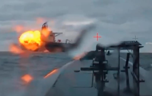 Украина атаковала танкер РФ в Черном море (видео)