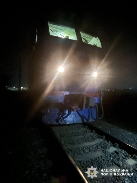 Потяг на смерть збив киянина, який йшов по рейкам у навушниках