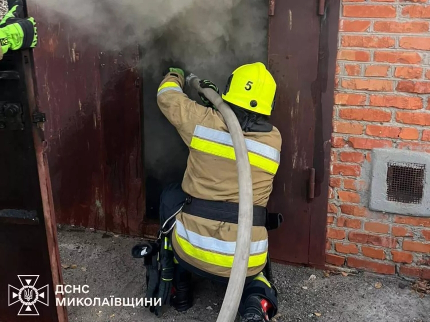 В Николаеве горел частный дом и возник пожар в многоэтажке