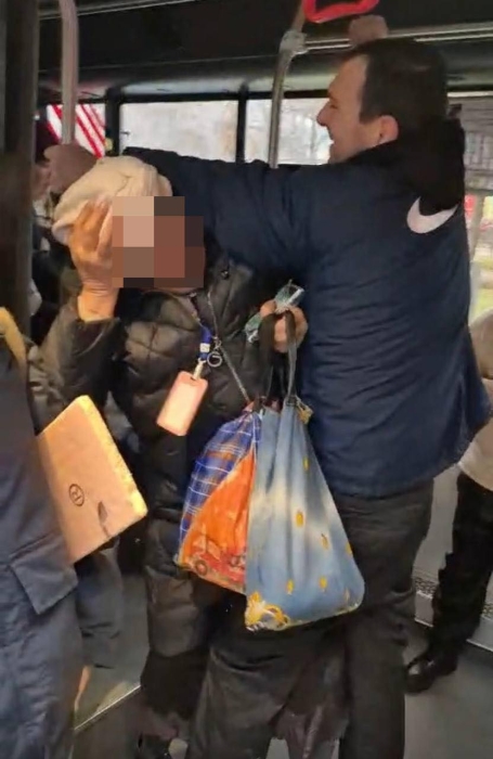 П'яний пасажир напав на контролера в автобусі Миколаєва