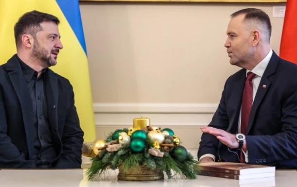 Президент Польщі подарував Зеленському книгу про Волинську різанину