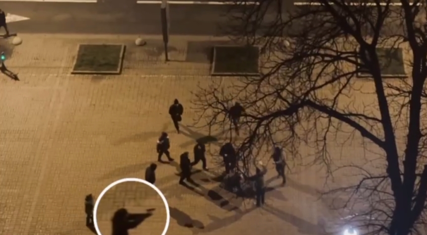 У центрі Києва поліція сталася масова бійка біля Бессарабської площі (відео)