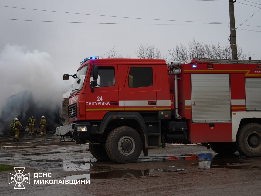Появились фото масштабного пожара в Снигиревке