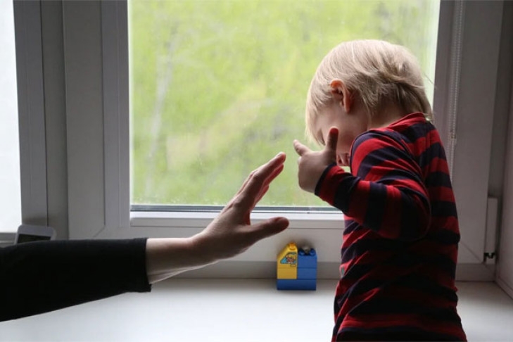 В Николаеве суд лишил родительских прав отца, который бросил детей после смерти матери