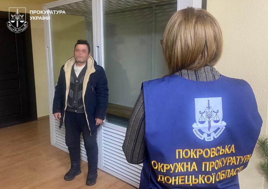 Жорстоке вбивство родичів: чоловік убив совком сестру та зятя, побив прикуту до ліжка пенсіонерку