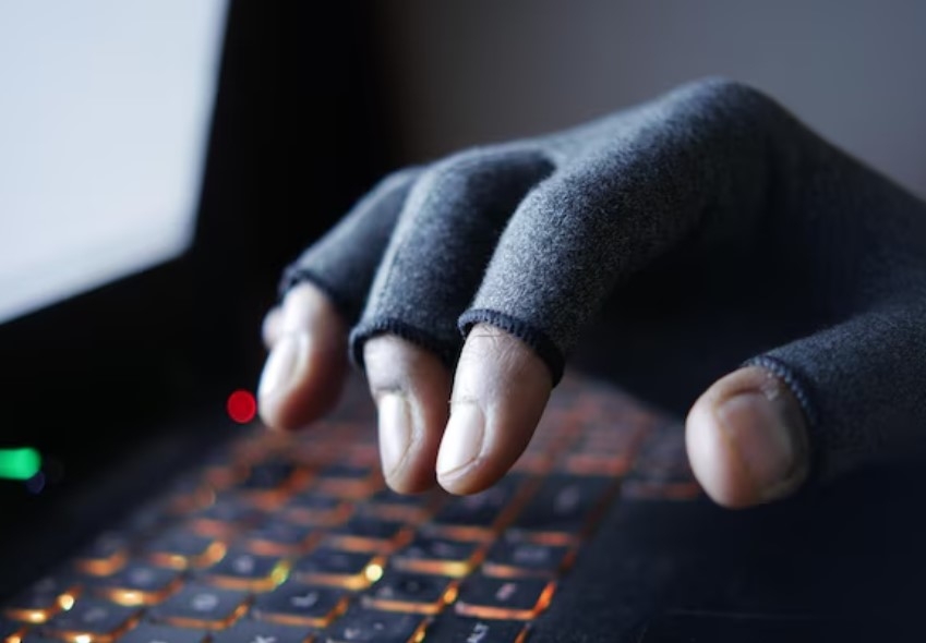 Виплати за “вподобайки” в інтернеті: шахраї ошукали мешканців Миколаївщини на 300 тисяч