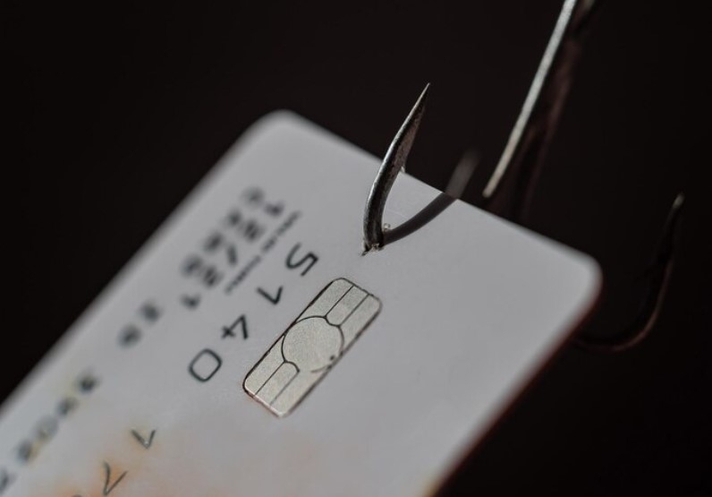 “Оновила” сім-карту за 15 тисяч гривень: на Миколаївщині шахраї ошукали жінку