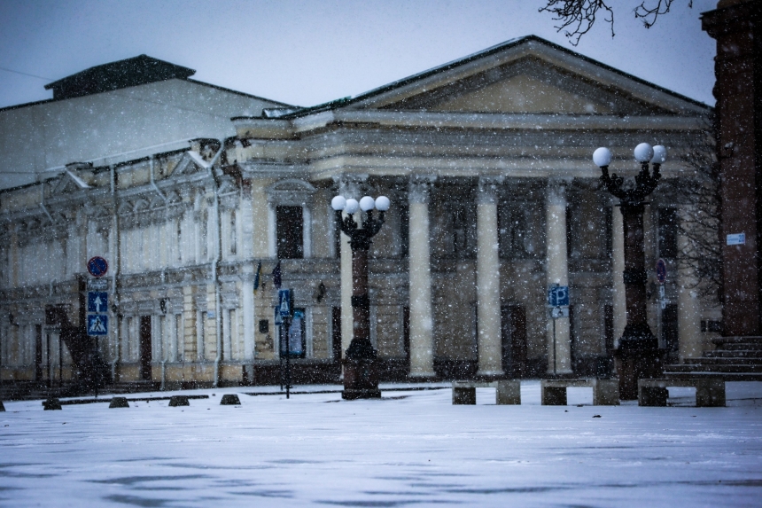 Как в Николаеве выпал первый снег (фоторепортаж)