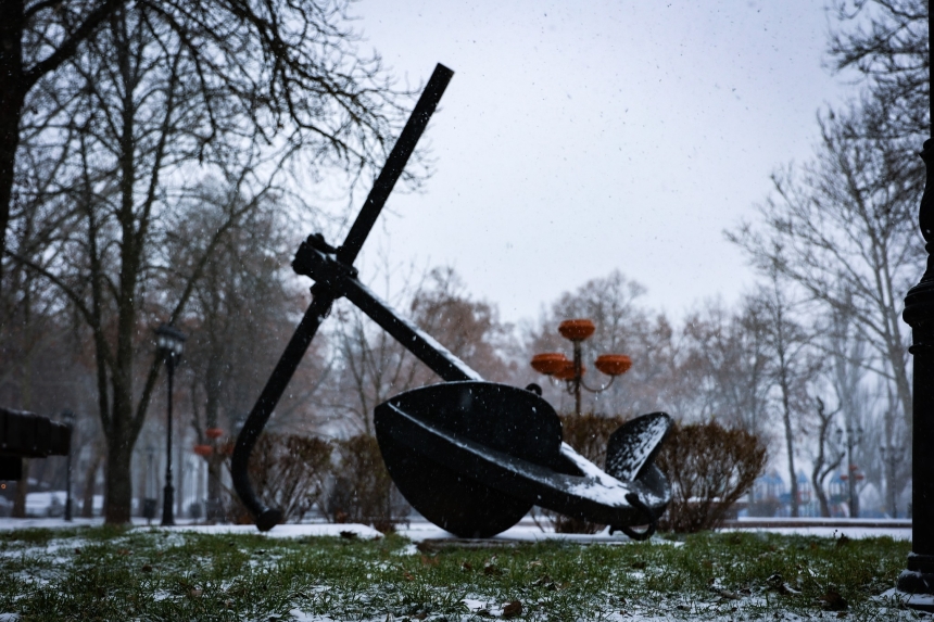 Как в Николаеве выпал первый снег (фоторепортаж)