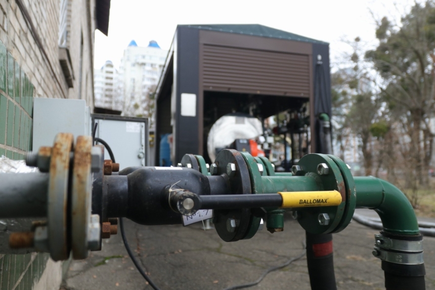 В Киеве запустили мобильные котельные для обогрева больниц и роддомов