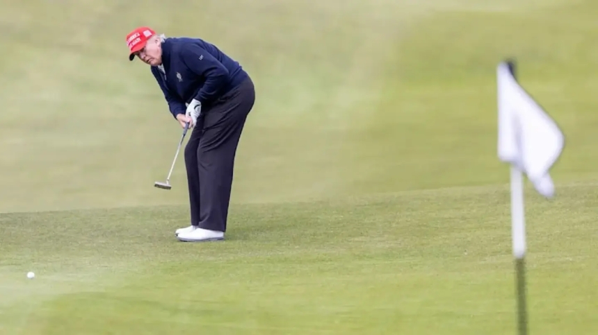 СМИ: Трамп перед встречей с Зеленским отправился играть в гольф