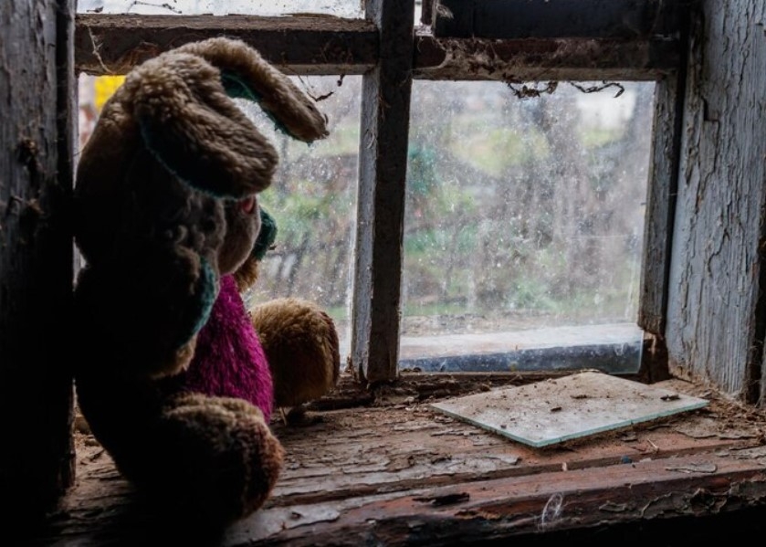 Выгнала 8-летнего мальчика ночевать во дворе: в Житомирской области будут судить приемную мать