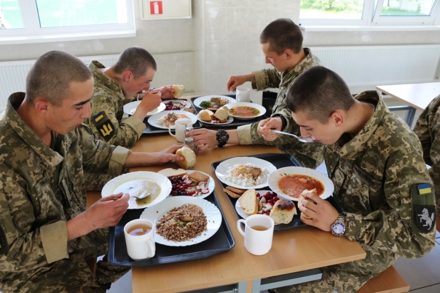 Мобілізованих у ТЦК забезпечать харчуванням за стандартами ЗСУ