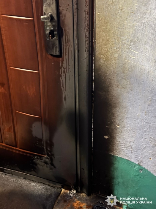 Обиделся и поджег дверь чужой квартиры: в Николаевской области задержали поджигателя