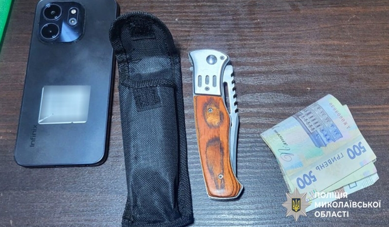 Погрожував пенсіонерці ножем, а потім пограбував: у Миколаєві затримали чоловіка