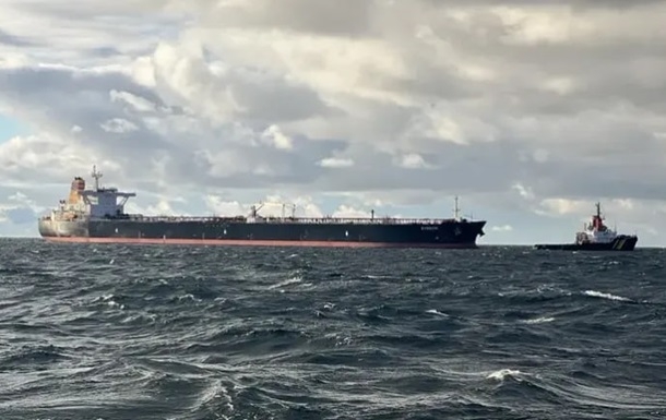 Росія направила підводний човен для супроводу танкера, який переслідували США, - ЗМІ