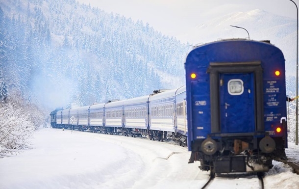 По всій країні через погоду затримуються потяги