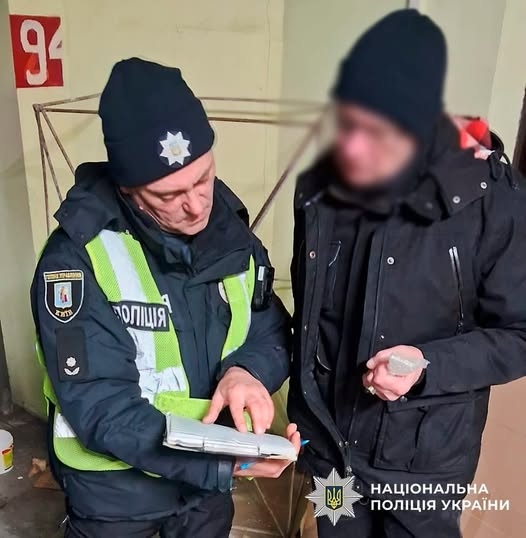 Киевлянин не пустил людей в укрытие во время обстрела