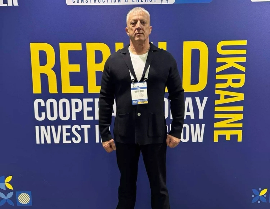 Мер Первомайська, який отримав підозру від ГБР, досі на посаді та їздить за кордон