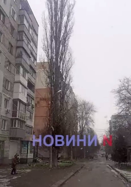 У Миколаєві пішов сніг (відео)