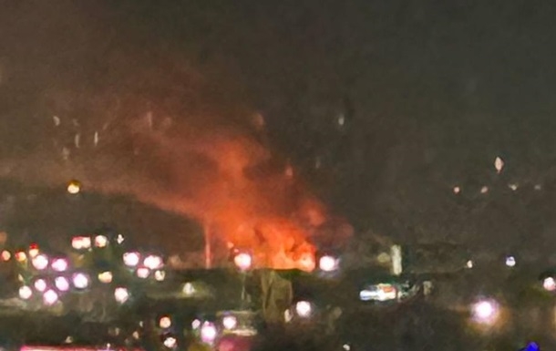 У Ростові-на-Дону вночі сталася атака дронами: зафіксовано пожежу (відео)