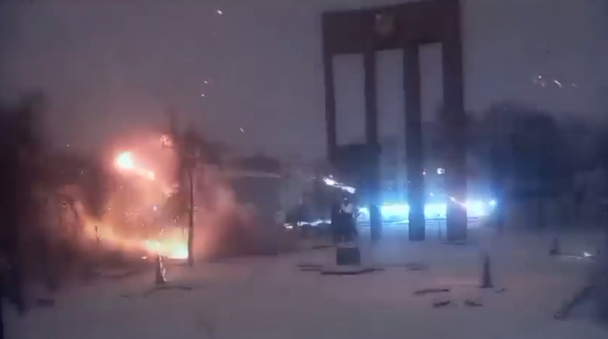 У Львові дрон ударив по дитячому майданчику біля пам'ятника Бандері (відео)