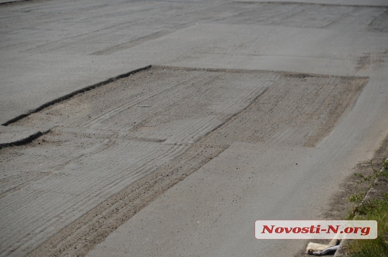 Асфальт начал «шелушится»: мэр Николаева высказал недовольство качеством ремонта дороги на Садовой