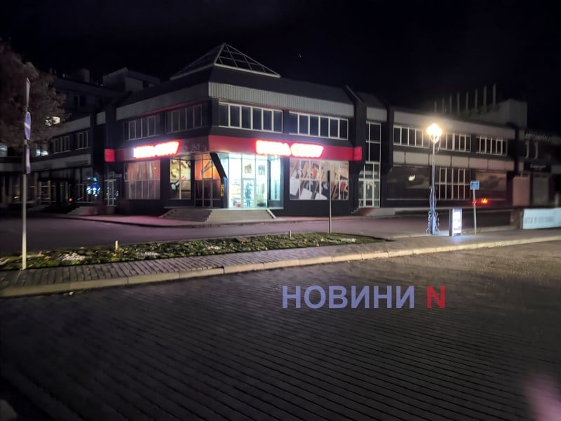 У Миколаєві не поспішають відключати вивіски та сіті-лайти з метою економії (фото)