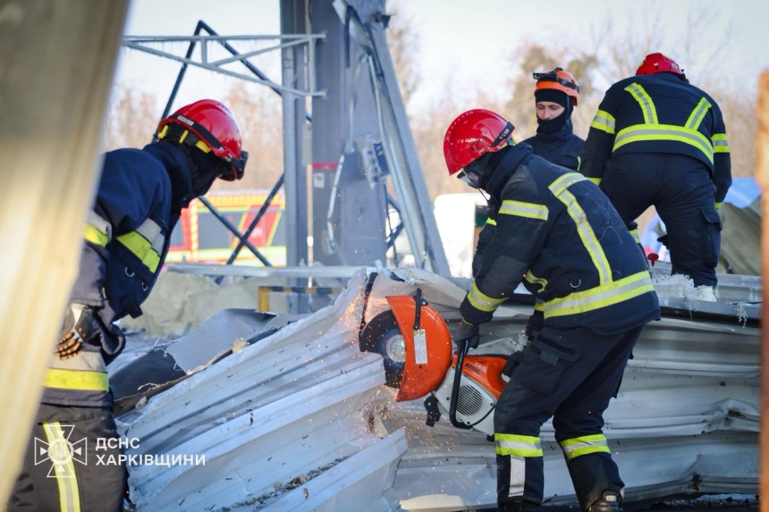 Завершено рятувальні роботи на терміналі “Нової пошти” під Харковом після ворожого удару