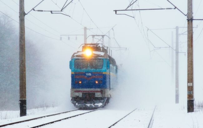 «Укрзалізниця» з 22 січня змінює графік руху понад 100 поїздів