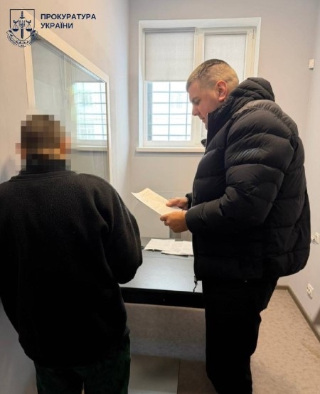 Изрезал 16-летнюю девушку: житель Киевской области с ножом напал на двух человек