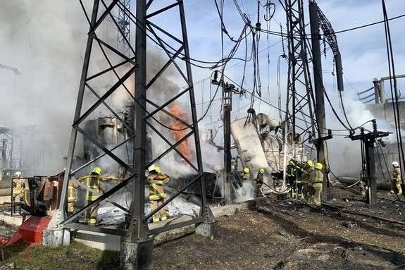 Наслідки обстрілів: у Міненерго розповіли, де найскладніша ситуація зі світлом