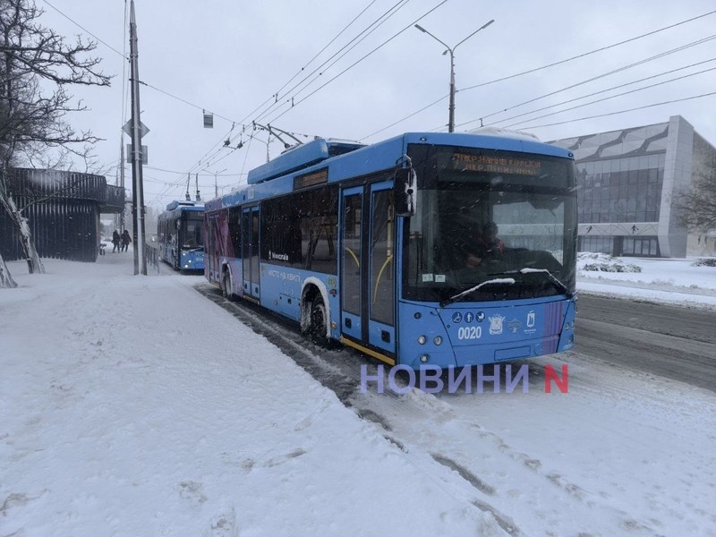 Контактная сеть трамваев и троллейбусов обмерзла в Николаеве: в работе перебои
