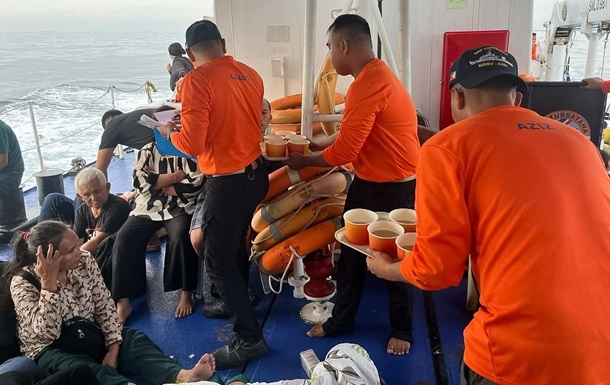 У берегов Филиппин затонул паром: погибли 15 человек, сотни спасены