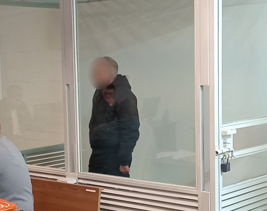 Военный в СЗЧ пытался зарезать двух мужчин: в Николаеве начали судебное разбирательство