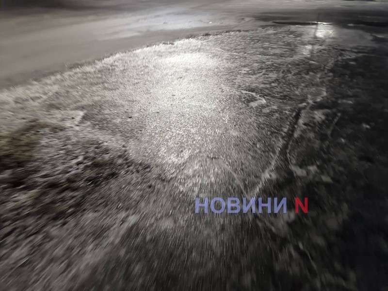 Николаев превратился в каток: репортаж с городских травмоопасных улиц