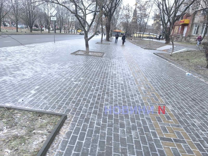 Николаев превратился в каток: репортаж с городских травмоопасных улиц