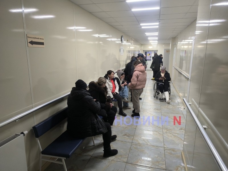 В николаевском травмпункте «аншлаг» — десятки людей травмированы из-за гололеда (фоторепортаж)