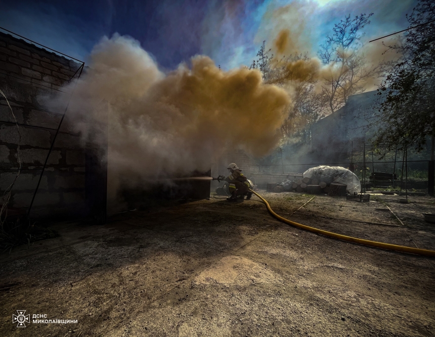 Гараж с автомобилем внутри горел в Николаевской области. Фото из архива