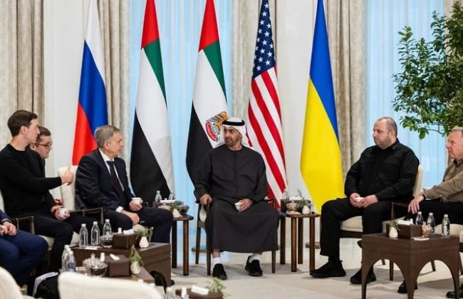 В Абу-Дабі розпочалися переговори представників України, Росії та США